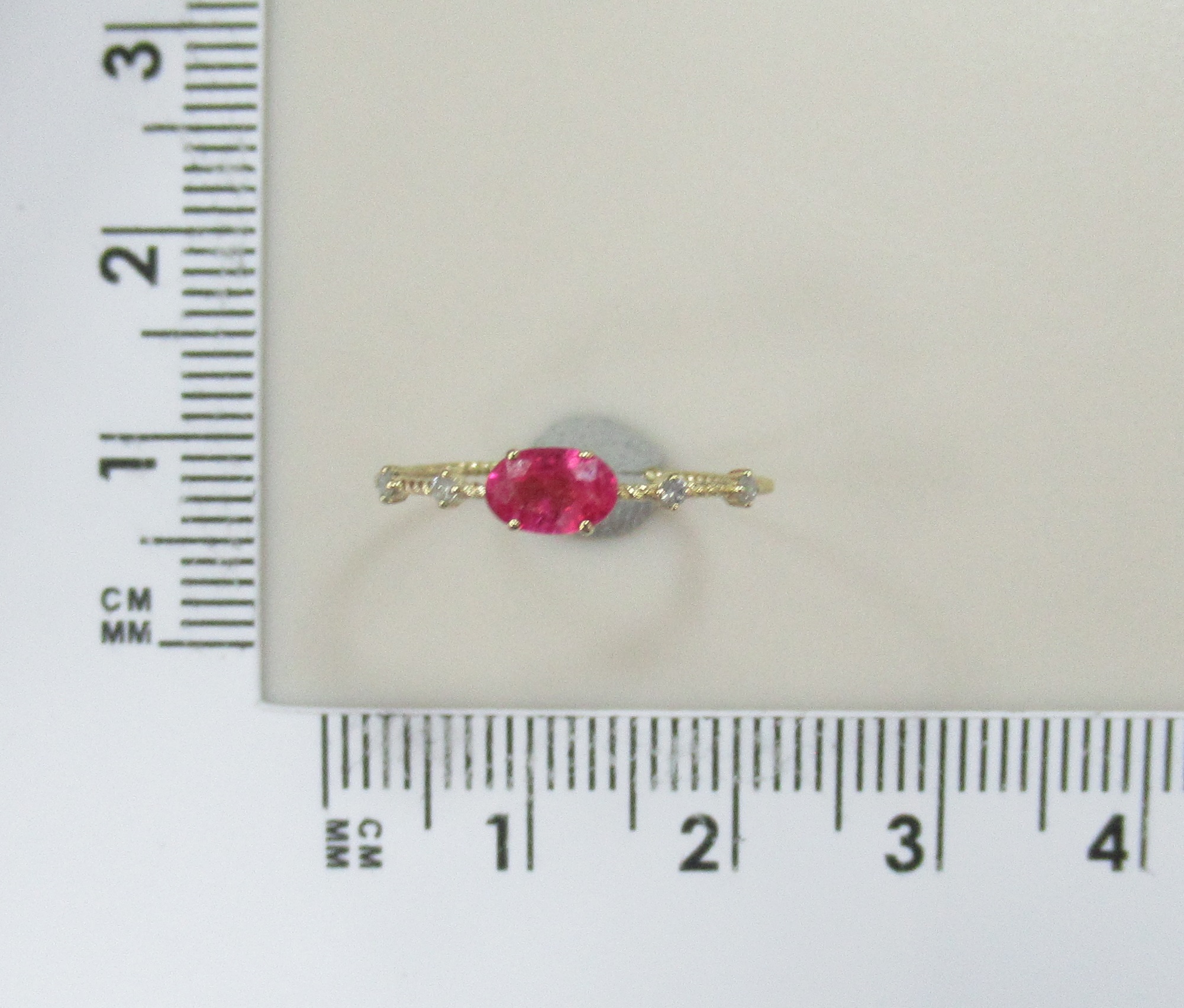 Кольцо из желтого золота с рубином